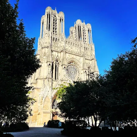 Augustins T2 Lumineux Proche Cathedrale Reims